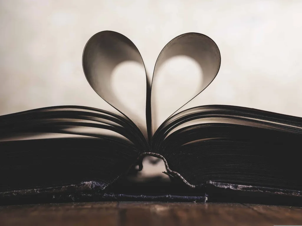Het liefdevol boek van auteur Nellie Benner laat zien hoe zij door losgekomen creativiteit haar pijn en verdriet omzetten kon nadat haar  moeder plotseling overlijdt.