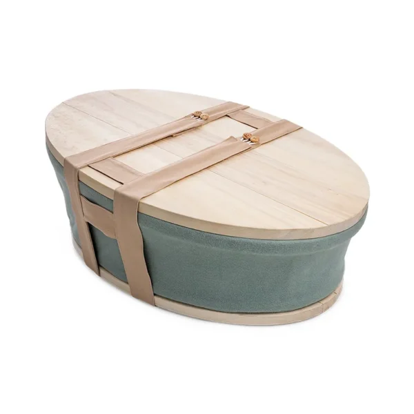 Gesloten Heaven uitvaartmandje in zachtgroen vilt met houten deksel en beige draagbanden met houten knopen